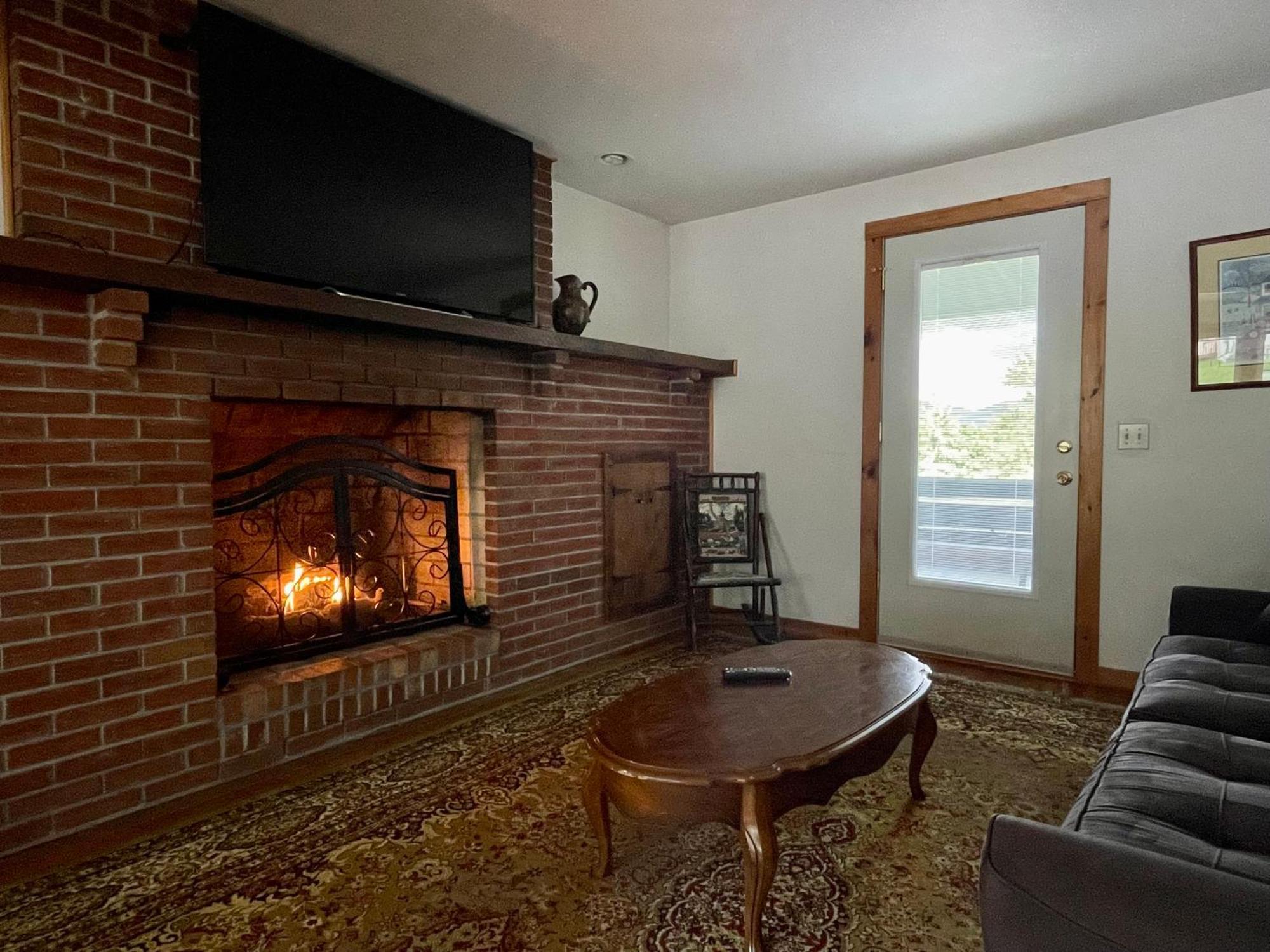 Hill View Motel&Cottages Lake George Buitenkant foto