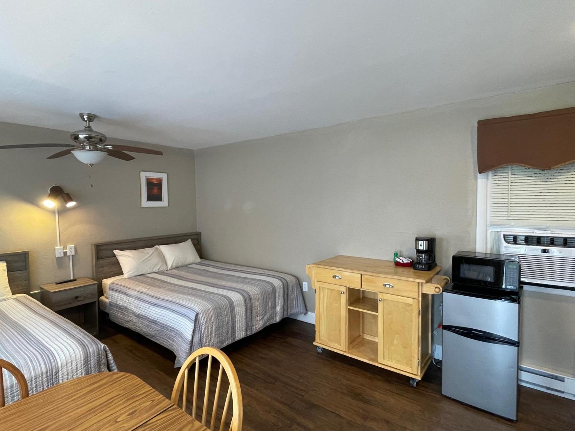 Hill View Motel&Cottages Lake George Buitenkant foto
