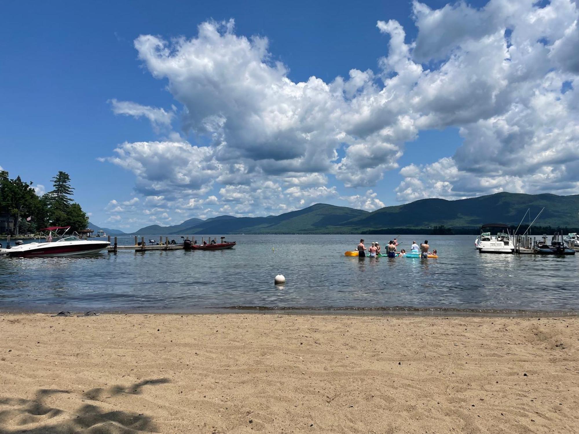 Hill View Motel&Cottages Lake George Buitenkant foto