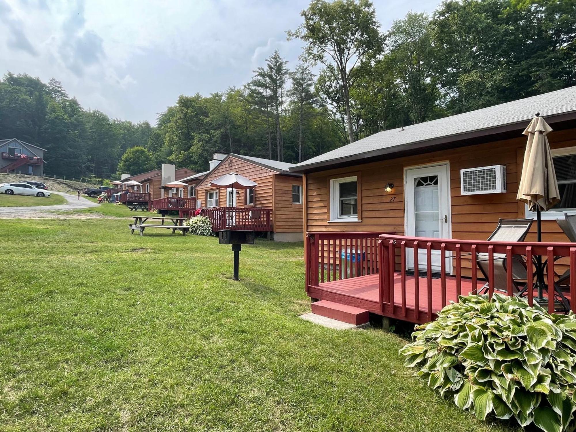 Hill View Motel&Cottages Lake George Buitenkant foto